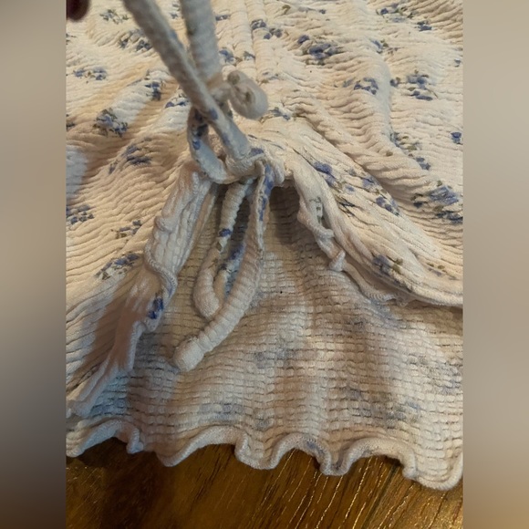 cute and comfortable long sleeve kind of cropped top - Picture 3 of 3